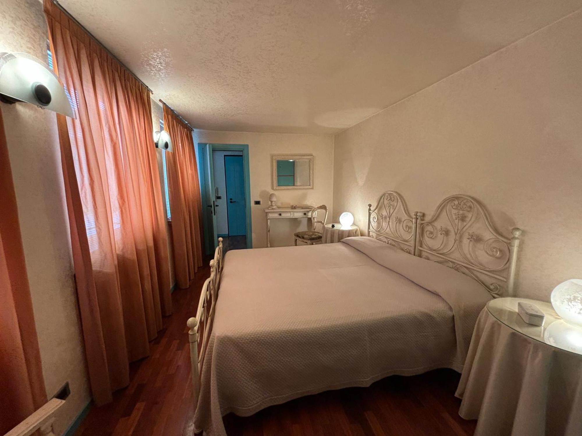 Attico Di Charme Bed & Breakfast Verona Exterior foto
